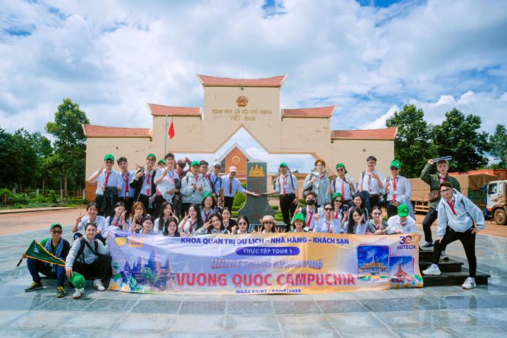 HUTECH students grow through international field trip to Cambodia 58