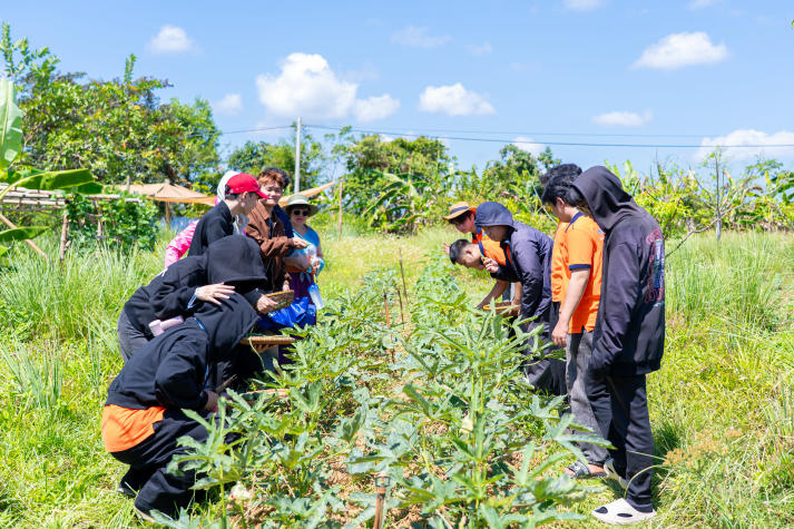 [Ảnh] Sinh viên HUTECH khám phá mô hình kinh tế sức khỏe bền vững qua hành trình thực tế 59