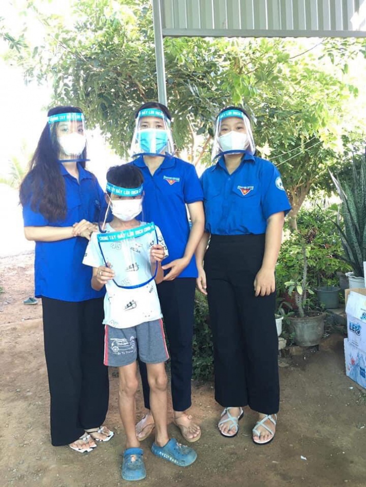 Gương mặt tân sinh viên: Hoàng Lê Thuỳ Linh gắn kết với các hoạt động tình nguyện giúp đỡ cộng đồng 61