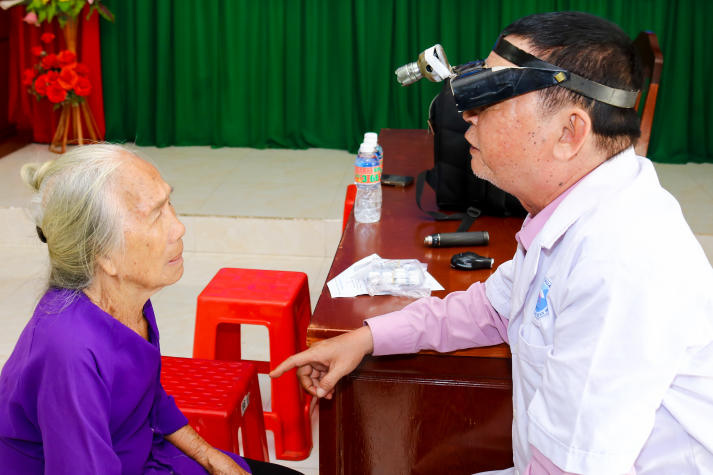 Tuổi trẻ Khoa Khoa học Xã hội và Quan hệ Công chúng tổ chức khám bệnh miễn phí cho hơn 200 người dân tại TP. Phan Thiết 51