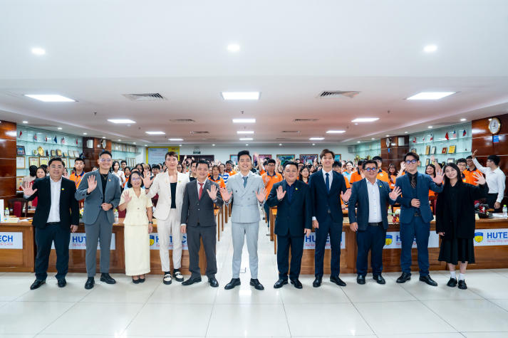 Tiếng Anh - “chìa khóa” mở rộng cơ hội nghề nghiệp cho sinh viên HUTECH