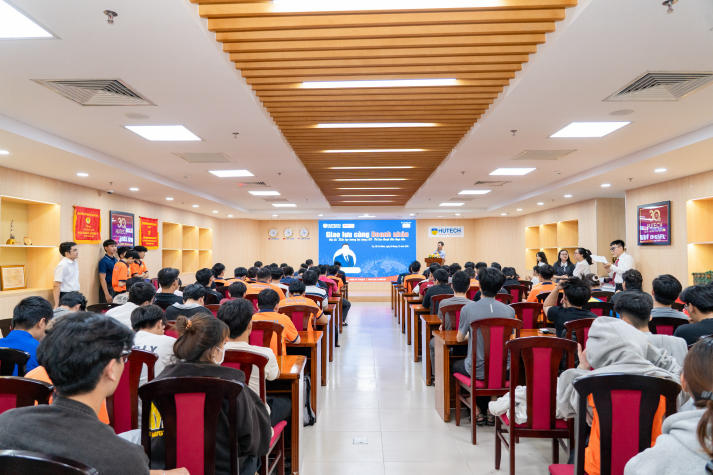 [Video] Lãnh đạo cấp cao CT Innovations định hướng tư duy nghề nghiệp thời đại AI cho sinh viên Viện Kỹ thuật 16