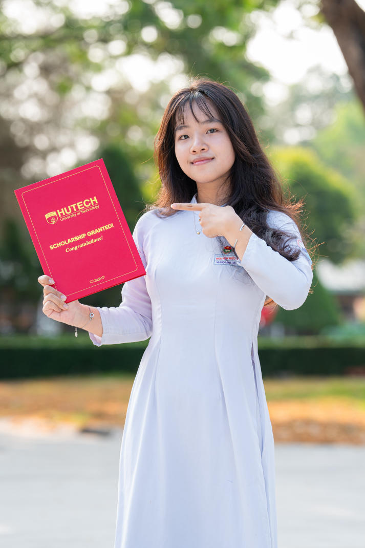 [Ảnh] HUTECH Scholarship Tour 2026 “phủ sóng” học bổng xuyên Việt,  tiếp sức sĩ tử chạm tương lai 75