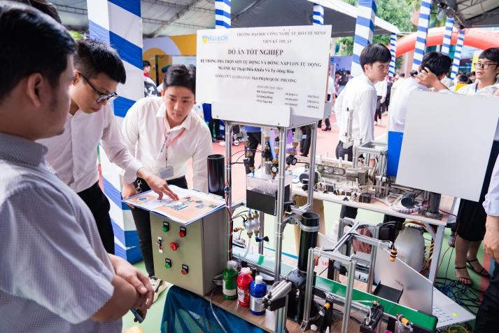 [Video] Học “chất” như sinh viên HUTECH: tự tay thực hiện loạt đồ án hoành tráng 64