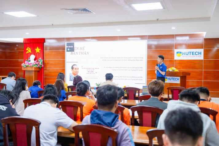 Khi sinh viên Khoa Quản trị kinh doanh trở thành những người truyền cảm hứng 47