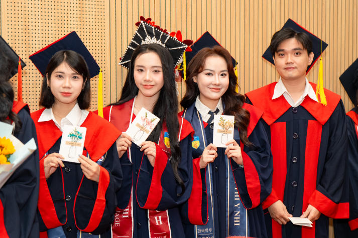 “Chủ động thích nghi, không ngừng làm mới chính mình và hãy tiếp tục mơ những giấc mơ lớn!” 65