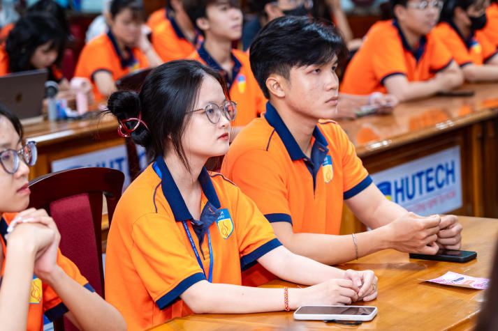 Sinh viên Khoa Marketing - Kinh doanh quốc tế mở khóa kỷ nguyên công nghệ Web3 cùng chuyên gia 41