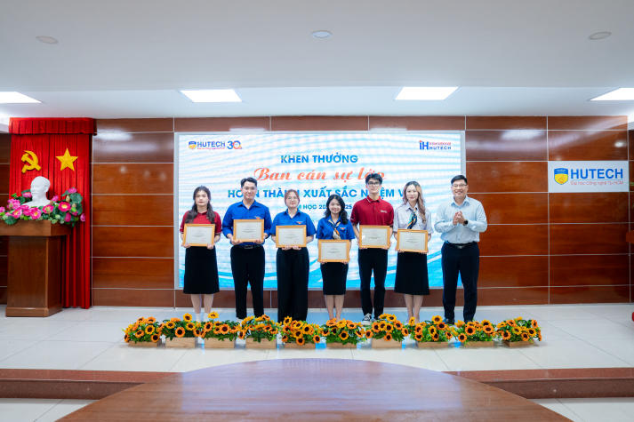 Tôn vinh những dấu ấn nổi bật trong phong trào sinh viên Viện Đào tạo Quốc tế năm học 2024-2025 55