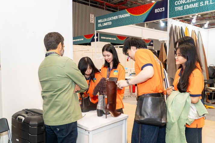 Sinh viên Thiết kế thời trang trình bày dự án tại chương trình The Next Leather Fashion Designers 71