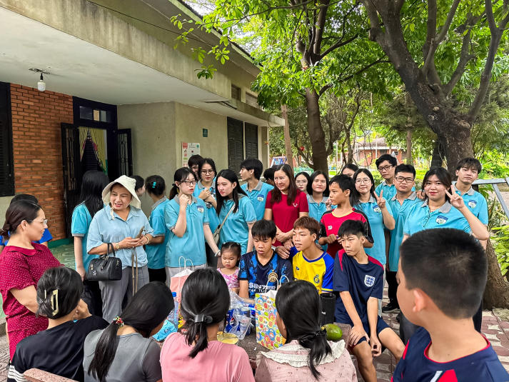 Sinh viên Khoa Điều dưỡng - Kỹ thuật y học trao yêu thương, lan tỏa trách nhiệm đến cộng đồng 59