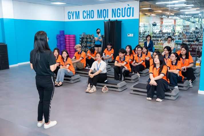 Khơi nguồn tư duy ngành nghề của sinh viên ngành Marketing từ chuyến tham quan tại The New District 11