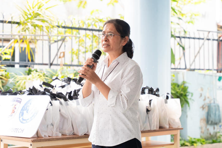 Sinh viên Viện Kỹ thuật gửi Trung thu yêu thương đến với trẻ em trường tình thương 74