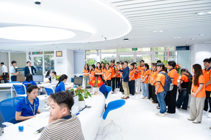 [Video] Sinh viên Công nghệ tài chính HUTECH trải nghiệm thực tế chuyển đổi số tại Eximbank 86