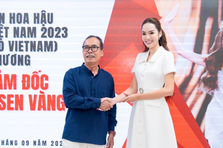 [Video] Hoa hậu Lê Hoàng Phương đăng ký học Thạc sĩ tại HUTECH, nhận học bổng 100% học phí 29