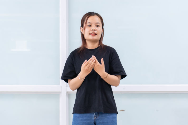 CLB Sư phạm Tiếng Anh HUTECH tôn vinh cống hiến, trao gửi tri ân trong buổi tổng kết 61