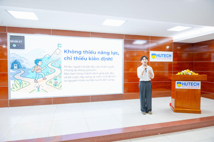 Khi sinh viên Khoa Quản trị kinh doanh trở thành những người truyền cảm hứng 42