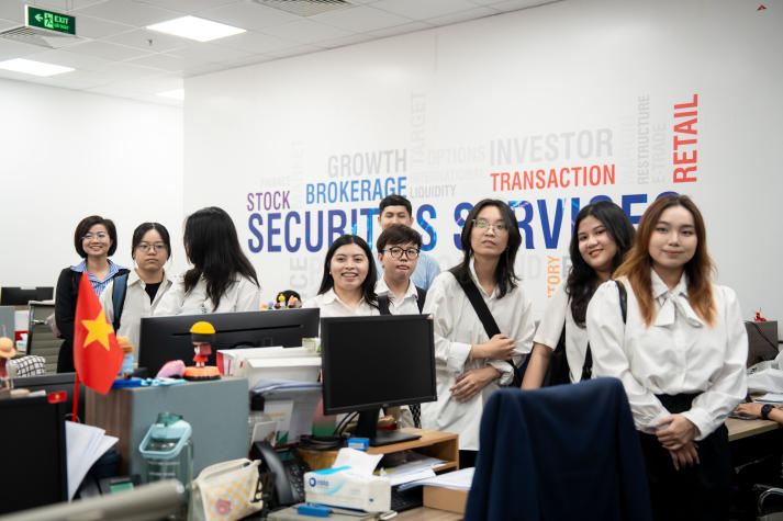 Trải nghiệm tại SSI và Manpower, sinh viên Khoa Tiếng Anh mở rộng tầm nhìn trong lĩnh vực Tài chính - Nhân sự 34
