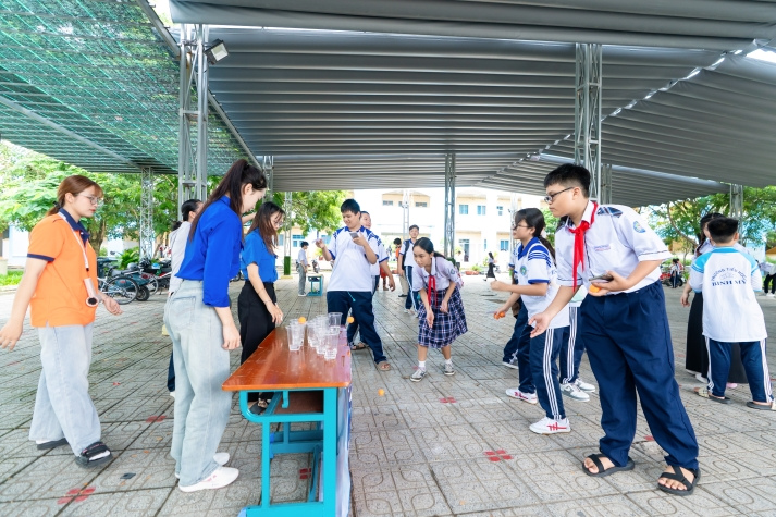 Kết nối yêu thương, HUTECH lan tỏa giá trị đến cộng đồng Bình Khánh 80