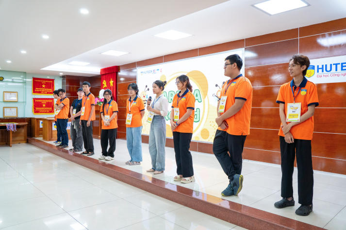 HUTECH Spelling Bee 2025: “Đấu trường từ vựng” của những bản lĩnh trẻ 29