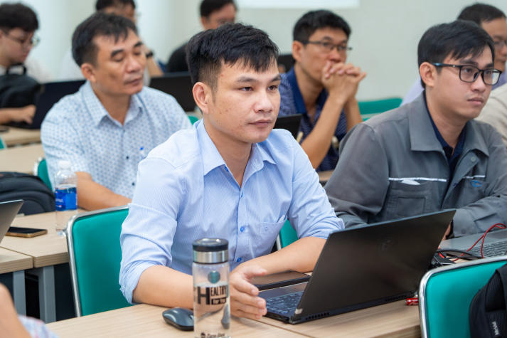 Giảng viên Viện Kỹ thuật HUTECH nâng cao năng lực chuyển đổi số qua tập huấn thiết kế ứng dụng kỹ thuật 65