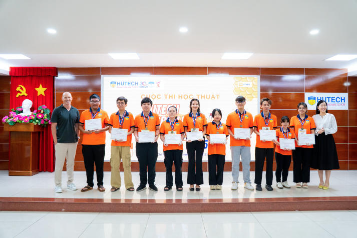 HUTECH Spelling Bee 2025: “Đấu trường từ vựng” của những bản lĩnh trẻ 96