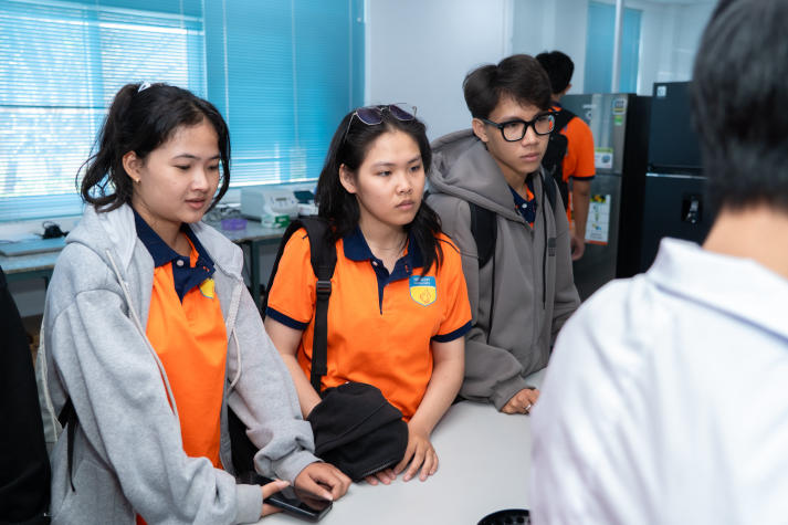 Sinh viên Công nghệ sinh học HUTECH khám phá tiềm năng vi sinh vật tại Viện Khoa học Sự sống 44