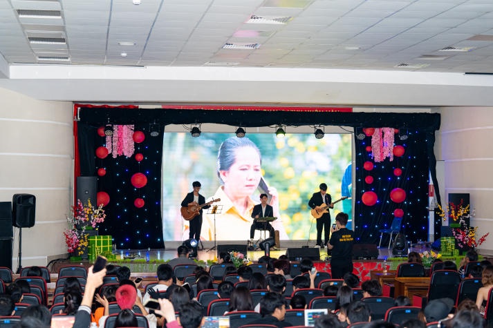 Nhìn lại một năm đã qua cùng chương trình “Niên Việt Tùng Xuân” do sinh viên Quản trị sự kiện HUTECH tổ chức 19