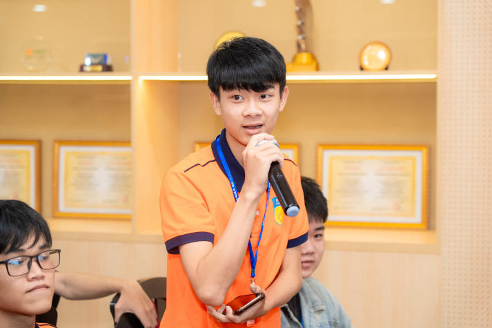 SÔI NỔI CHƯƠNG TRÌNH "UNIVERS TOUR" CÙNG NHỰA TIỀN PHONG 103