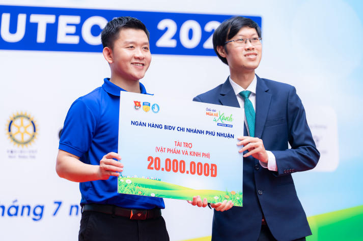 [Video] Gần 500 chiến sĩ Mùa hè xanh 2026 HUTECH ra quân, mang sức trẻ đến với cộng đồng 27