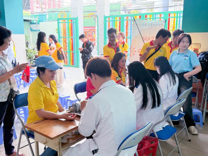 Sinh viên Khoa Điều dưỡng - Kỹ thuật y học mang kiến thức y học đến gần hơn với cộng đồng 31