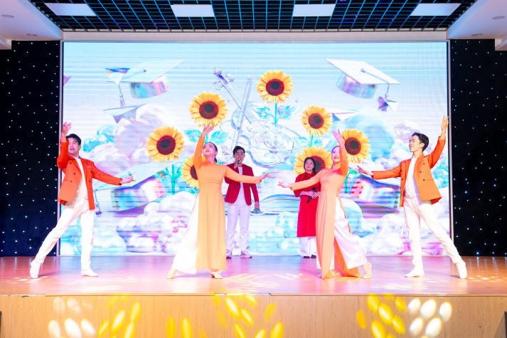 Cất lời tri ân: HUTECH và câu chuyện 20/11 qua “Điều thầy cô muốn nói” 13