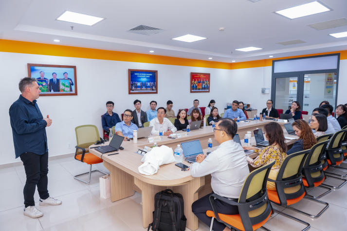 CB-GV-NV Khoa Quản trị kinh doanh tiếp cận hành trình từ ý tưởng nghiên cứu đến công bố quốc tế 62
