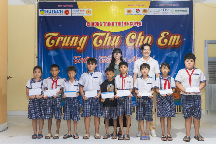 Chi bộ 17 mang “Trung thu cho em” ấm áp đến với thiếu nhi ở tỉnh Vĩnh Long 41