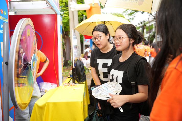 HUTECH cùng sĩ tử 2k8 tháo gỡ băn khoăn chọn Trường tại Ngày hội lựa chọn nguyện vọng xét tuyển 2026 117