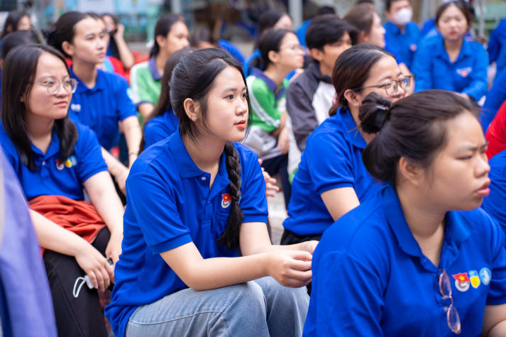 Mùa hè xanh HUTECH 2025: Gặp gỡ gia đình có công với cách mạng và xây dựng không gian sống an toàn - sạch - đẹp 120