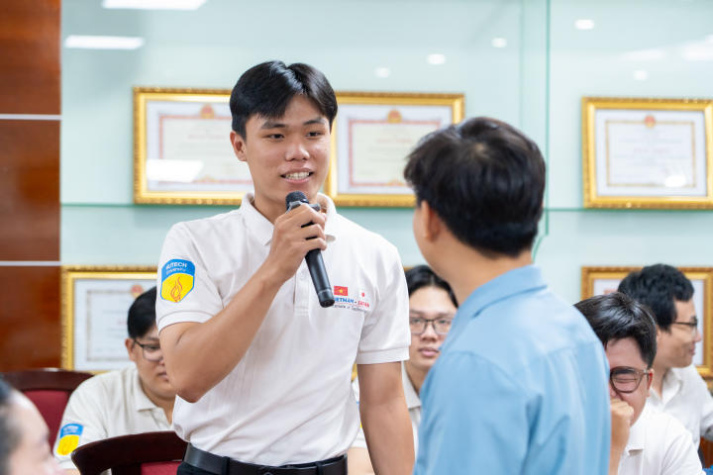 Một buổi sinh hoạt, nhiều bước chuẩn bị cho hành trình nghề nghiệp của sinh viên VJIT 42