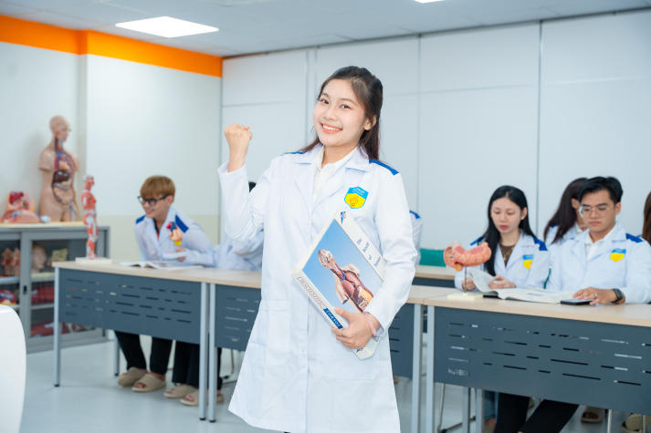 HUTECH chính thức tuyển sinh đào tạo ngành Y khoa,  trao học bổng 30% học phí toàn khoá 8