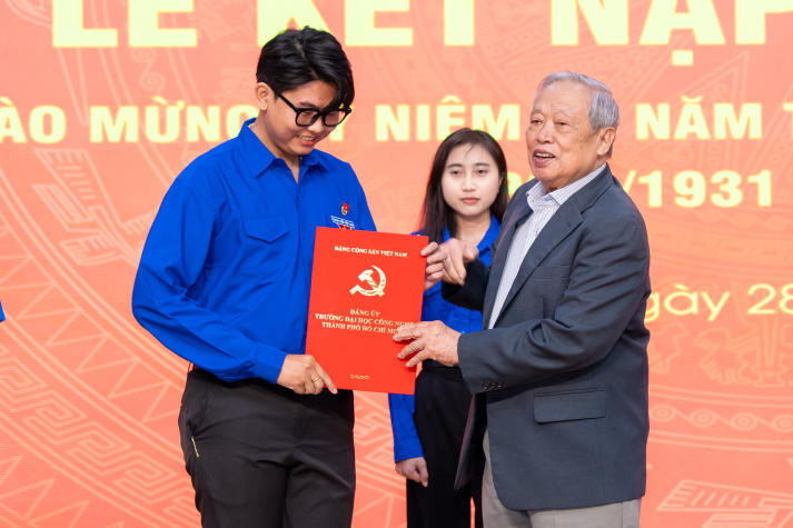 HUTECH tổng kết công tác xây dựng Đảng năm 2025 và triển khai nhiệm vụ năm 2026 111