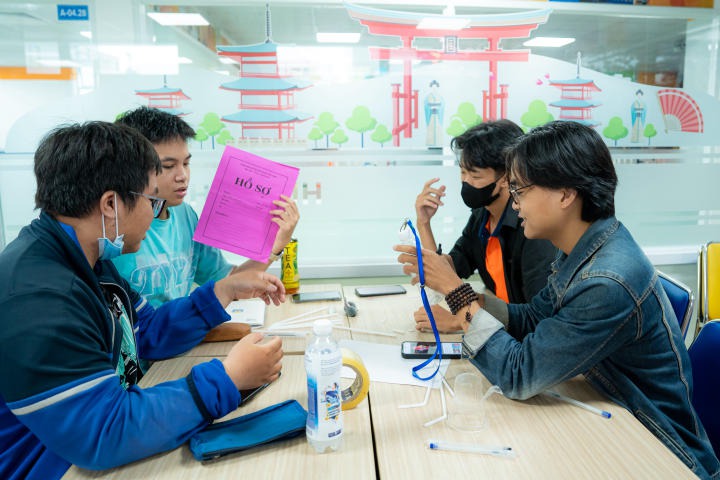 Sinh viên Khoa Nhật Bản học HUTECH tìm hiểu về Trung thu và thiết kế lồng đèn cùng sinh viên Nhật Bản 79