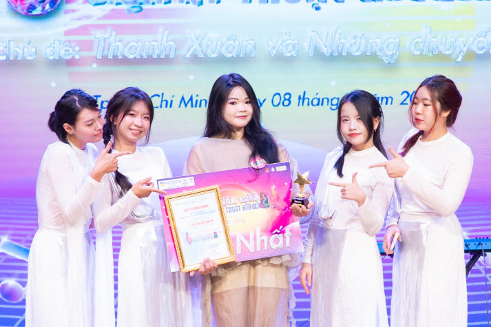 Sinh viên Viện Kỹ thuật “cháy” hết mình tại Gala Văn nghệ mùa X 145
