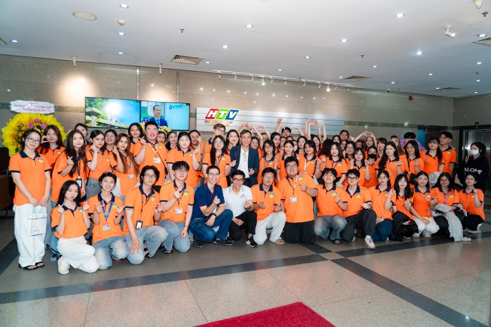 Sinh viên Quan hệ công chúng khám phá hậu trường sản xuất truyền hình tại HTV 87