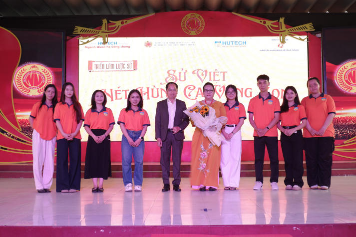 Kết thúc Triển lãm “Sử Việt - Nét hùng ca vàng son”: Dấu mốc trưởng thành của sinh viên ngành Quan hệ công chúng 80