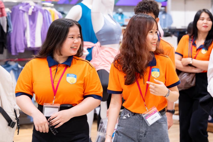 Sinh viên Khoa Nhật Bản học tích luỹ kiến thức thực tế hữu ích từ chuyến tham quan Trung tâm mua sắm AEON Bình Tân 90