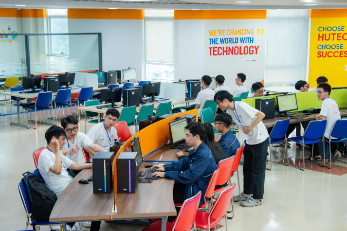 Nhiều tài năng công nghệ trẻ trong và ngoài nước đến HUTECH, đăng ký nhập cuộc Kỳ thi OLP, OlpAI, Procon, ICPC 2025 32