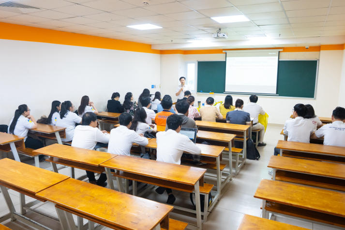 Nhiều sáng kiến thiết thực được trình bày tại buổi nghiệm thu đề tài nghiên cứu khoa học của sinh viên VJIT 58