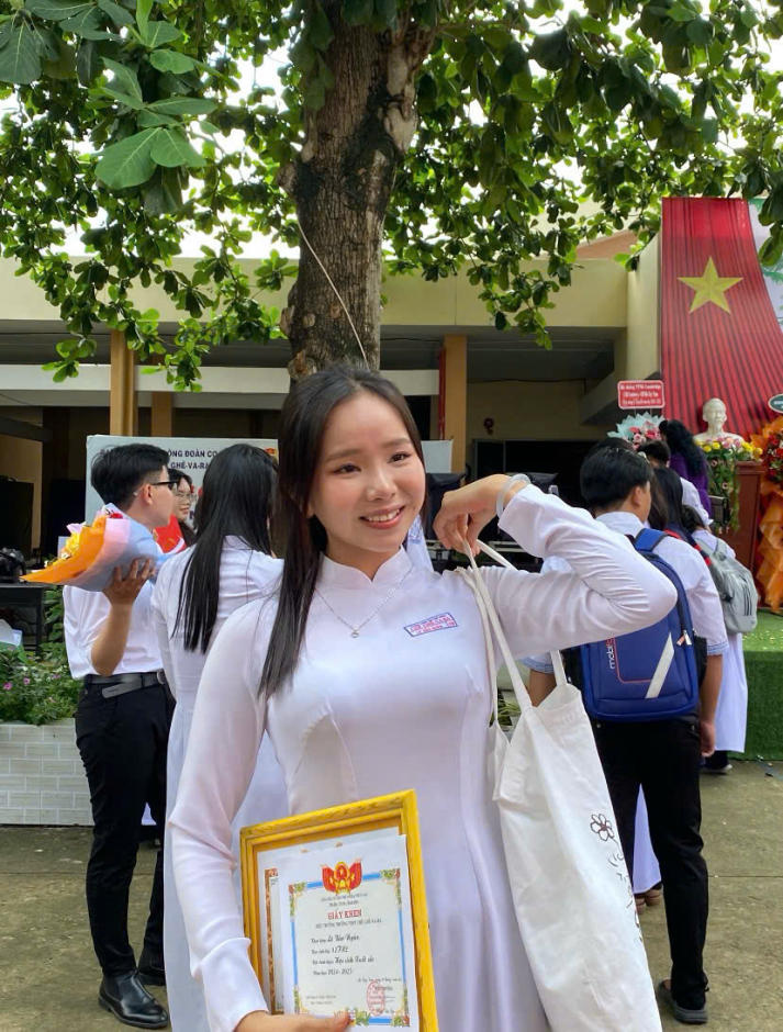 Gương mặt tân sinh viên Lê Bảo Ngân: Hành trình “hiểu” từ văn học đến ước mơ theo đuổi ngành Tâm lý học 51