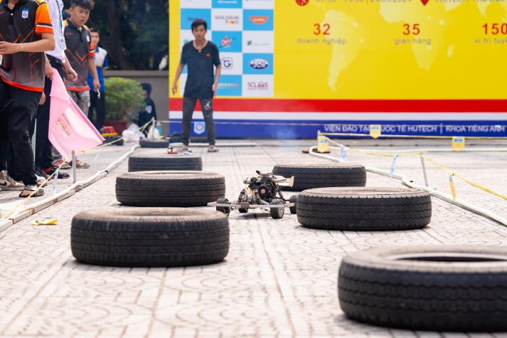 [Video] Hơn 100 đội thi tranh tài tại "đường đua tốc độ" Racing HUTECH lần VII 123