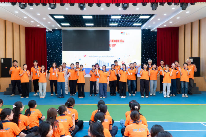 Từ quản trò đến điều phối hoạt động: Ban cán sự HUTECH “lên level” tại chuyên đề kỹ năng 55