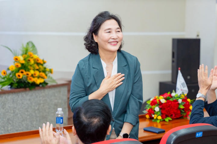 [Video] Viện Công nghệ Việt - Hàn HUTECH tổ chức lễ khai giảng, chính thức khởi động năm học mới 73