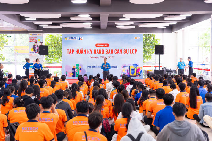 Ban Cán sự lớp HUTECH nâng tầm kỹ năng lãnh đạo và bắt nhịp công nghệ với AI 130